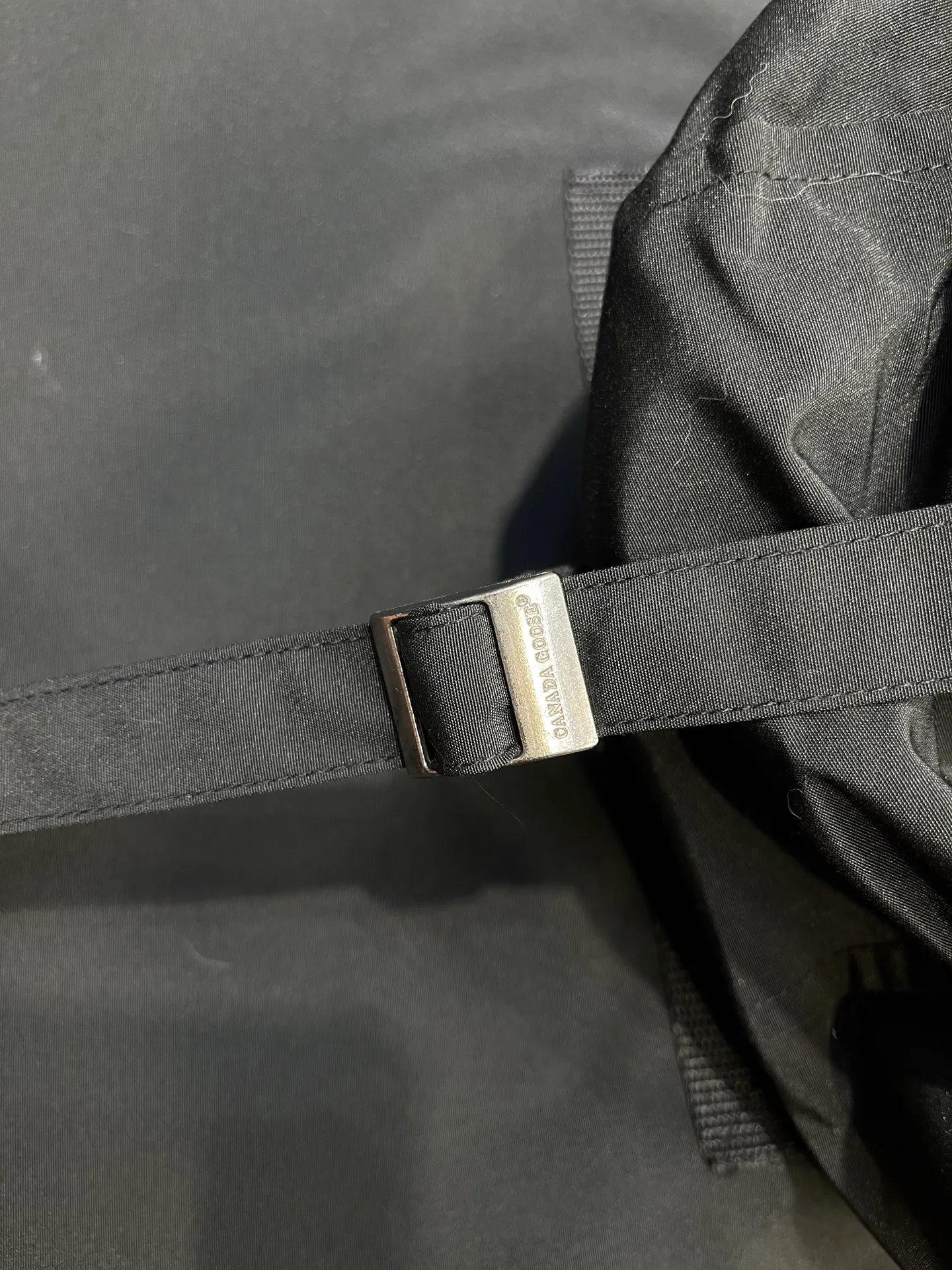P840 𝘾𝘼𝙉𝘼𝘿𝘼 𝙂𝙊𝙊𝙎𝙀Big Goose 13# The design of Big Goose 13 is simple and elegant, a little longer than the 08 model, more suitable for men and suitable for business people. This down jacket is popular for its simple design, which is not only practical but also has a certain sense of fashion. In terms of applicability, the Daye 13 model provides good thermal insulation performance. Its thermal insulation coefficient is level 5, which can provide enough warmth and is suitable for wearing in cold environments. In addition, the Daye 13 model also has a high cost performance. Compared with other models, it provides a better balance between price and performance, making it more competitive in the market.  size：xs-xxl